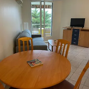 https://2-pieces-frejus-plage-piscine-mer-et-parking.fr-provencehotel.com